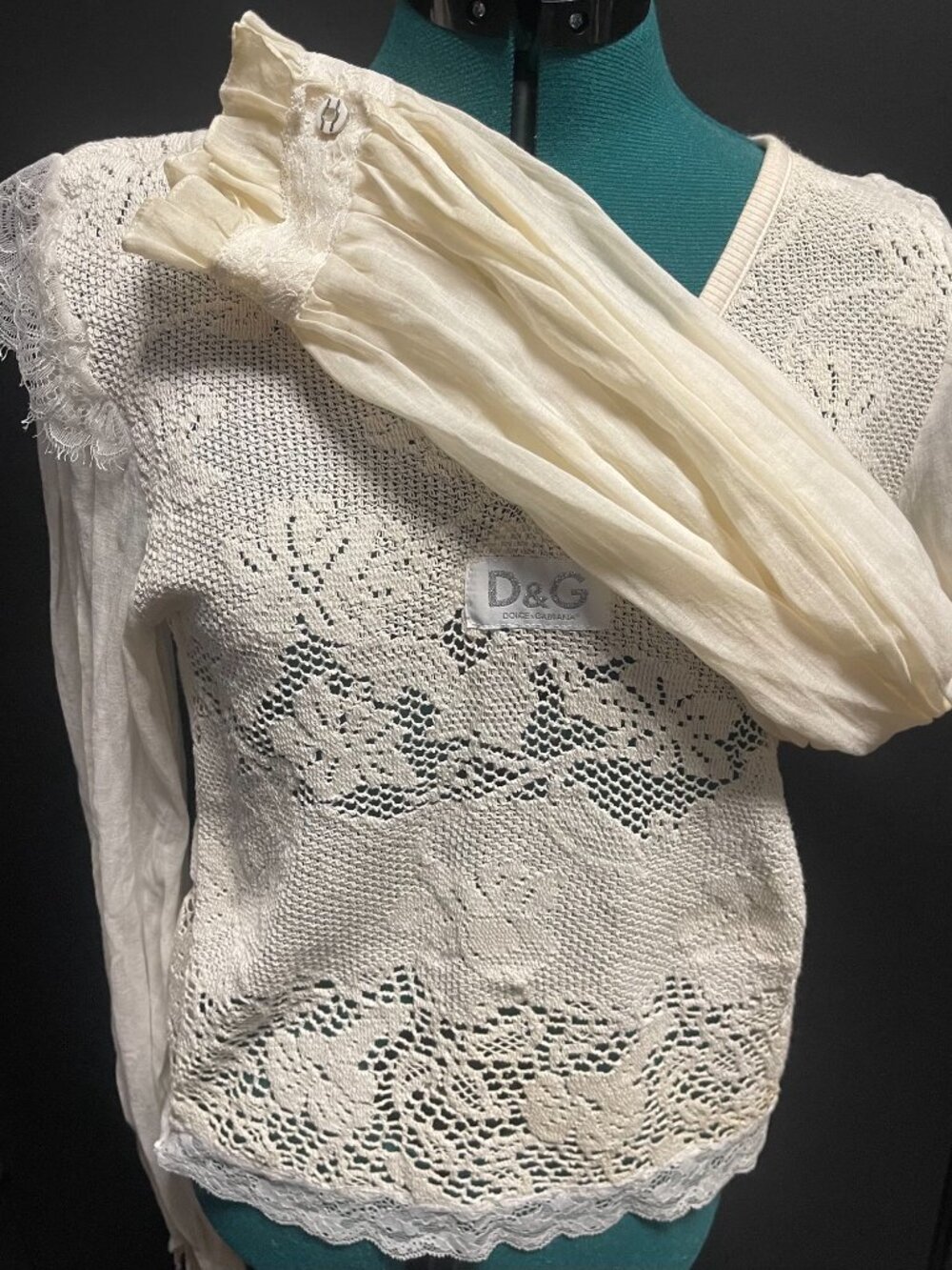 D & G Ivory Lace Top - Picture 2 of 2
